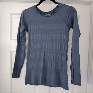 Women’s Athleta Athletic Long Sleeve Top Size Medium